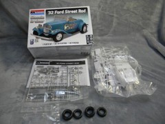 1/24 SCALE 1932 FORD STREET ROD CLASSIC CRUISER MONOGRAM WHITE MODEL KIT-MIB