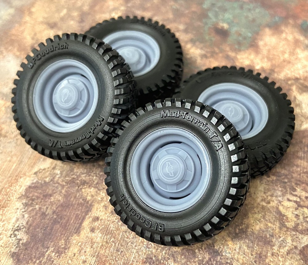 1/24 Scale: 18-Inch “80’s Suburban” Wheels W/ Mud Tires; Jeep, Resin 1/25