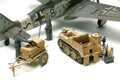 Tamiya1/48 German Power Supply Unit & Kettenkrad w/3 Crew TAM32533