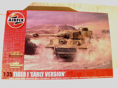1/35 Airfix German Tiger I Early Version 1942 Markings 4/2 Ver N Africa # A1357