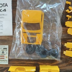 Lindberg Baywatch Lifeguard Truck 1:20 Yellow Model Kit Skill Level 2