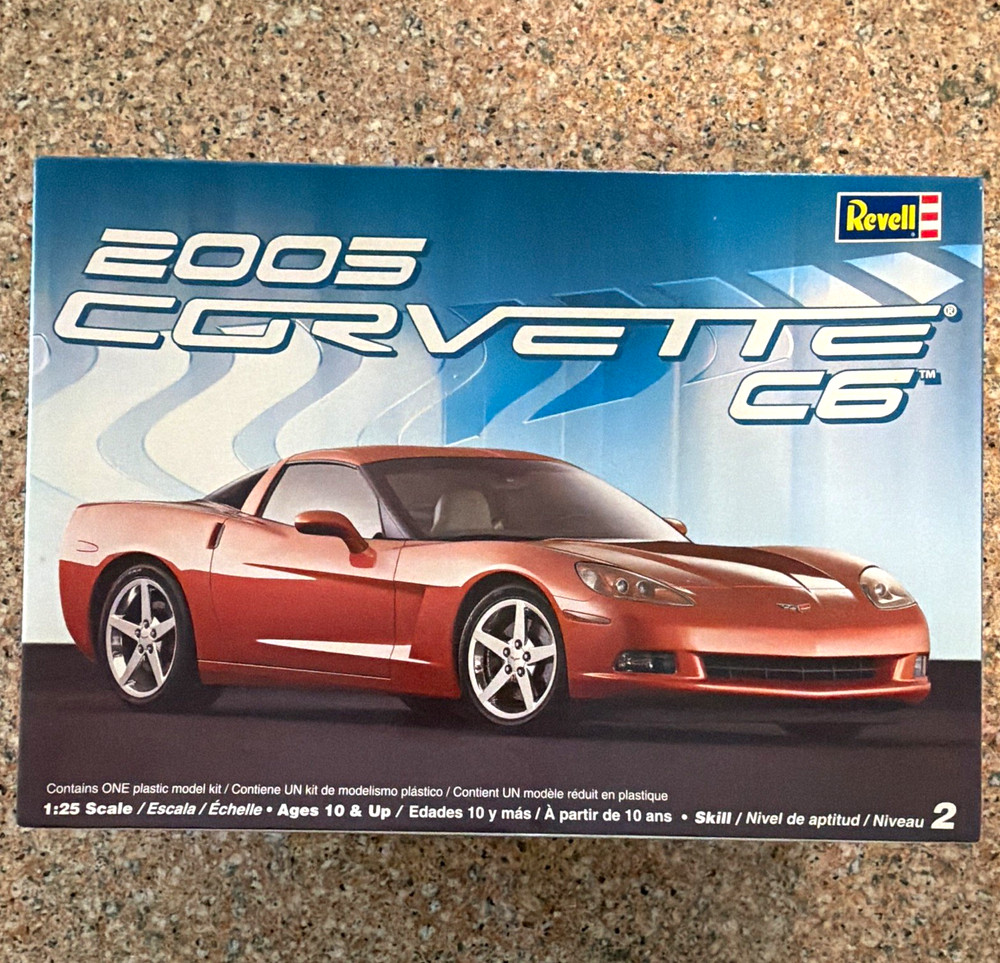 Revell 2005 Chevrolet Corvette C6 1:25 Plastic Model Kit Skill 2 Easy