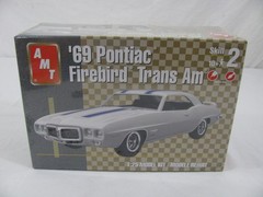 2005 AMT RC2 1/25 Scale 1969 Pontiac Firebird Trans Am Model Car Kit #38394 NOS