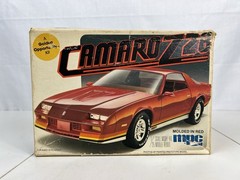 Camaro Z28 MPC 1:25 Model Kit # 1-0814 Parts Pieces Red Vintage Open Box