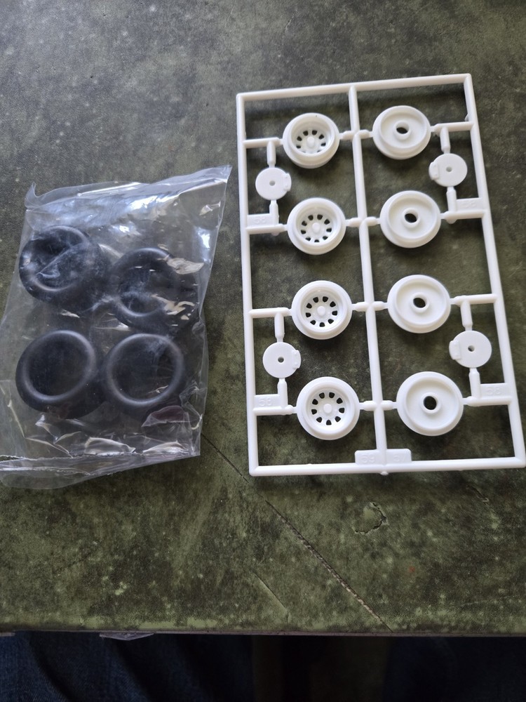 AMT ERTL #24 Dupont Monte Carlo 1:25 #38069A Parts Wheels & Tires STK A26