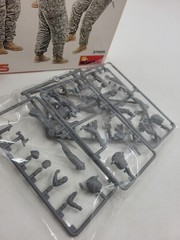 8 Vintage Model Military Kits, Tanks, Rangers And Figures