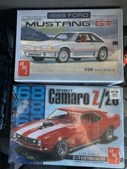 AMT Ford Mustang GT & Chevy Camaro Z/28 1:25 2-in-1 Customizing Kit Lot