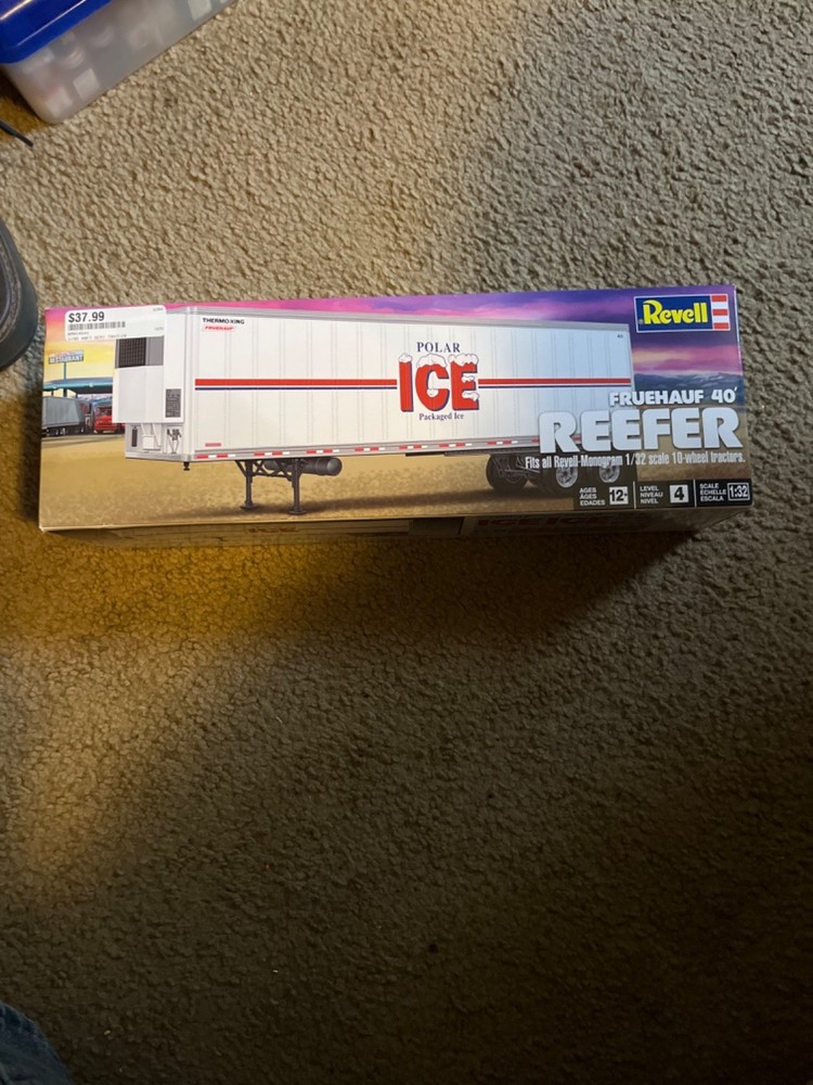 Revell fruehauf 40 ft reefer 1/32 sealed kit