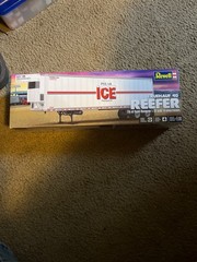 Revell fruehauf 40 ft reefer 1/32 sealed kit