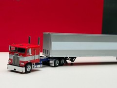 1:64 596 HEC G1 Freightliner Container Truck Tractor Model Diecast Metal Car