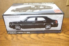 AMT 2005 CHRYSLER 300C MODEL KIT 1/25 SCALE