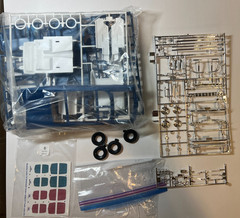 LOT OF 5 AMT REVELL MONOGRAM AND LINDBERG 1/25 SCALE MODEL KITS