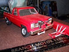 Revell 1:24 ’77 GMC Service/Plow Pickup Truck Model “As Is” Loose Parts, .!!