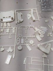 Testors 104 Famous Fords GT-40 1/25 Scale Open Box Unassembled (Read)