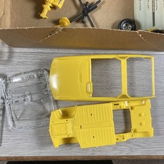Revell Porsche 914 Yellow 1:25 Plastic Car Model Kit H-1317 1971