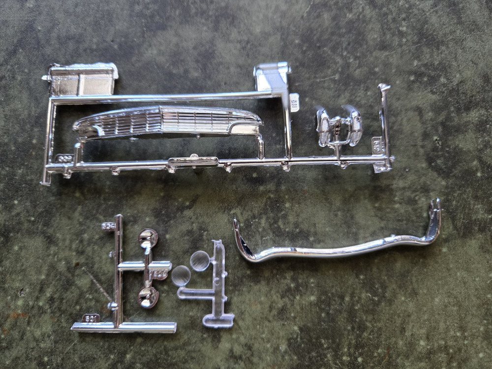 AMT 56 ford scale 1:25 Grill Front Bumper Head lights STK T80