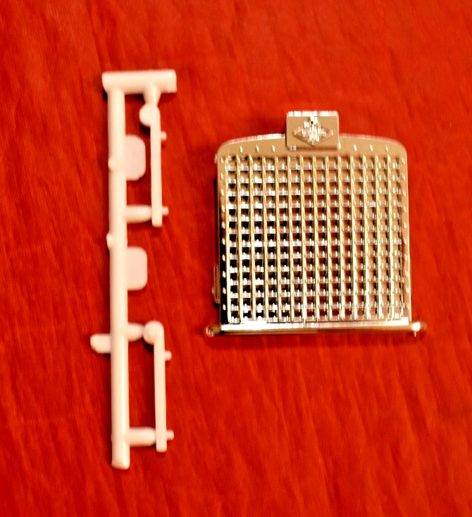 AMT Diamond Reo Grille 1/25