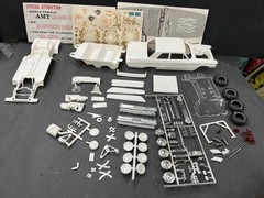 AMT K-362 1962 Mercury Meteor Sedan Annual Vintage Car Model KIT 1/25 McM