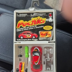 Maisto Pock Kits Motorized VW New Beetle Red Diecast Model Kit 8+ 19227