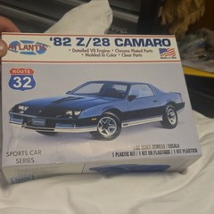 Atlantis 1:32 1982 Z/28 Camaro Plastic Car Kit, Chrome/Clear Parts, Blue