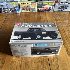 AMT Ertl 6153 1/25 Scale 1994 Ford F-150 Lightning Pickup Plastic Model Kit