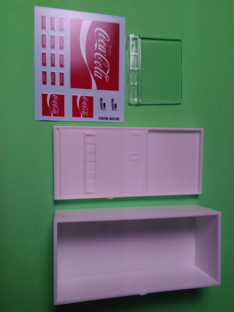 AMT ’77 Ford Pinto 1/25 Shop Diorama Coca-Cola Coke Vending Machine Decal