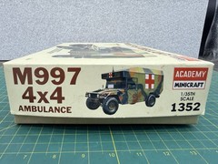 Academy Minicraft 1/35 Scale M997 4×4 Ambulance US Army Model HMMWV Kit 1352