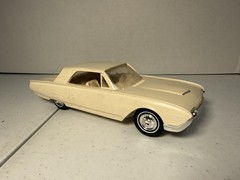 Vintage 1962 Ford Thunderbird 2 Door Hardtop Dealer Promo Car Model 1:25 AMT