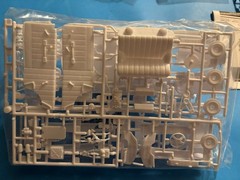 1937 FORD SEDAN CLASSIC CRUISER MODEL KIT MONOGRAM 1/24 SCALE NEW COOL LOOK!!