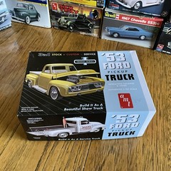 AMT 882 1953 Ford Pickup Truck 3n1 Trophy Series 1/25 Model Kit
