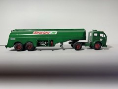 Atlantis White-Fruehauf Gasoline Truck – Sinclair Dino 1:48 Scale (Built Model)