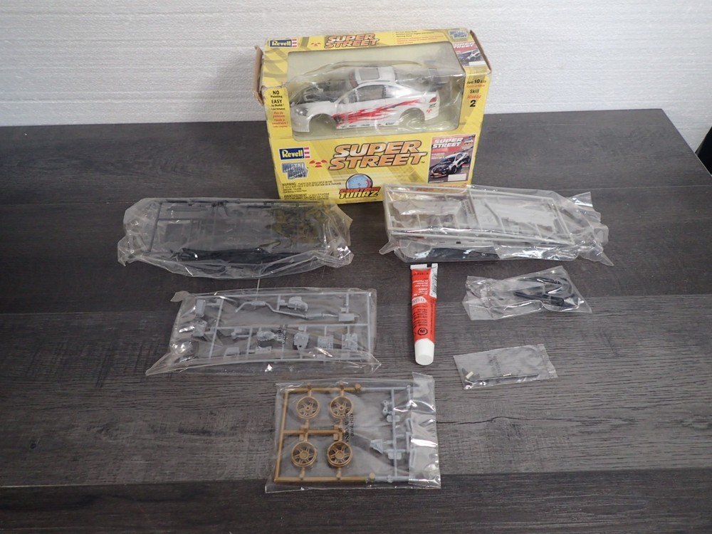 Revell Super Street Acura RSX Type S 1:25 Model Kit