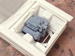 1:24 Scale: Ford Engine Pack; 3 Engines: Coyote 5.0, GT350 VooDoo;Custom Lincoln
