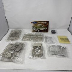 Moebius 1:25 1970 Ford F-100 Plastic Model Kit 1228 T2