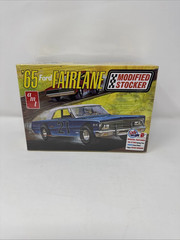 AMT 65 Ford Fairlane Modified Stocker – Plastic Model Car Vehicle Kit – 1/25 M18