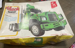 AMT 1:25 Mack R685ST Semi Tractor Toy – 1039