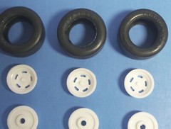 Set of 4 AMT Wide Valiant Scamp Short-Track 5 Hole Dish w/RL Goodyear Tires 1/25