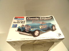Monogram Classic Cruiser ’32 Ford Street Rod Model Kit