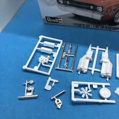 RVL 68 Dodge Dart 440 Magnum ENGINE W Exhaust Manifolds 1:25 LBR Model Parts