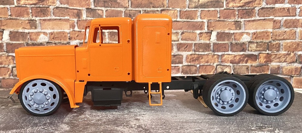 Resin 1/24 Scale: 32-inch “Oval Hole Alcoa”Semi Truck Wheels W/Low Profile Tires