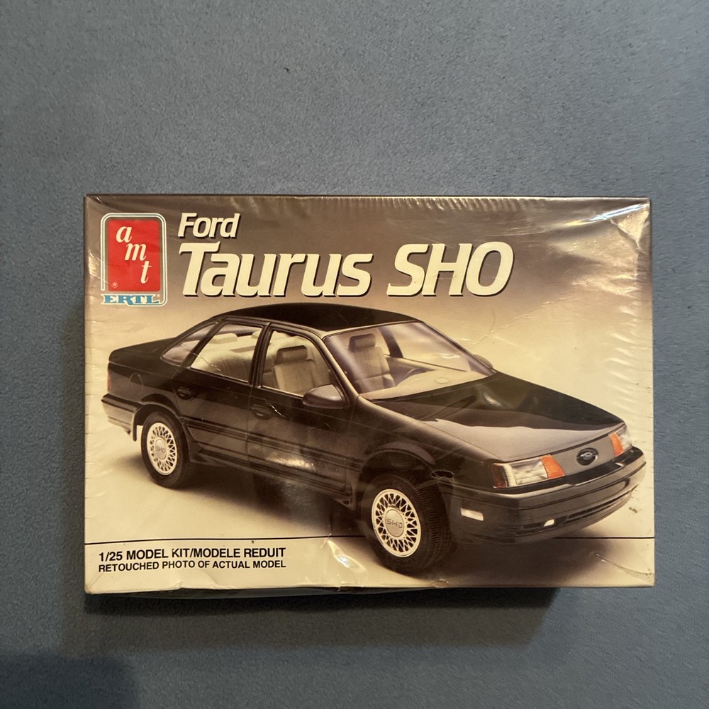 AMT Ford Taurus SHO. 1:25. #6705.