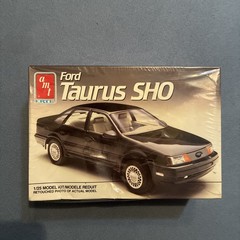AMT Ford Taurus SHO. 1:25. #6705.