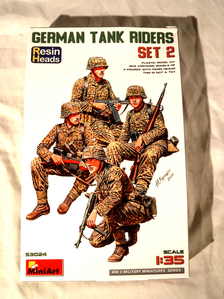 1/35 Miniart 4 German Tank Riders w/ Resin Heads & Weapons & Equipment # 53024