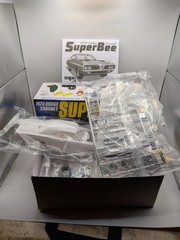 MPC985 1970 Dodge Coronet Super Bee 1/25 model kit New Open Box