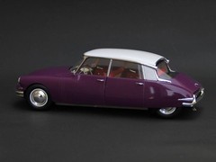 EBBRO 1/24 Citroen DS19 Painted Finished