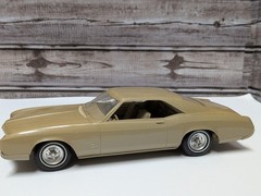 AMT 1966 Buick Riviera Promo Dealer Car