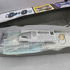 New AMT FRUEHAUF VAN Big Wheels Supertruck Kit FB Beaded Panel 1:25 19 In. Long