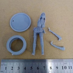 1/24 Resin Figure Model Kit Sexy Car Mechanic Girl Unassembled, Unpainted Kit.
