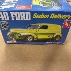 AMT T149 ’40 Ford Sedan Delivery 1940 “STREET RODS” 1/25 Model Car Kit Open Box