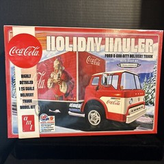 AMT 1459 COCA COLA HOLIDAY HAULER FORD C-600 DELIVERY TRUCK MODEL KIT-NIB-1/25